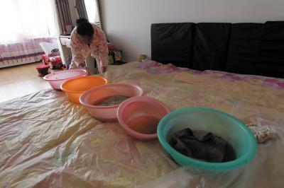 双辽楼上漏水，住户失联，小区没物管，业主维权难！律师来支招……